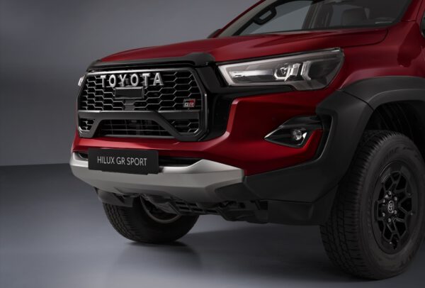 Pasirodys sportiška populiariojo pikapo „Toyota Hilux GR SPORT“ versija